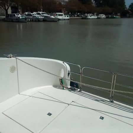 Bateau 6 Personnes Sans Permis Terrasse à Quai Ou Supplément Navigation *