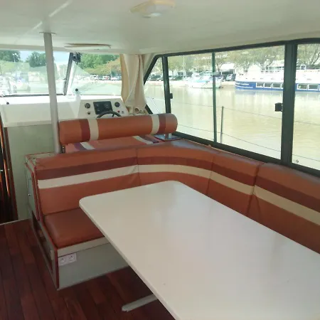 Bateau 6 Personnes Sans Permis Terrasse A Quai Ou Option Navigation