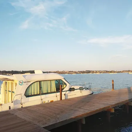 Bateau 6 Personnes Sans Permis Terrasse A Quai Ou Option Navigation
