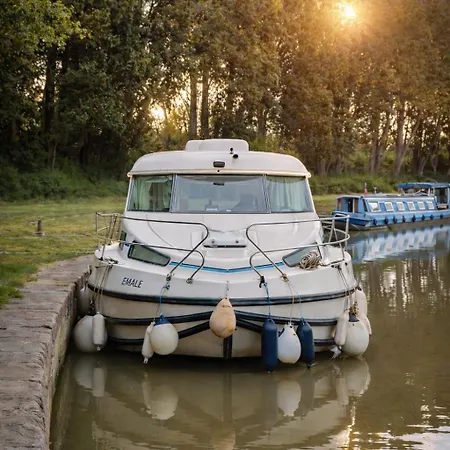 船屋 Bateau 6 Personnes Sans Permis Terrasse A Quai Ou Supplement Navigation *