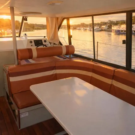 Bateau 6 Personnes Sans Permis Terrasse A Quai Ou Supplement Navigation בזייה