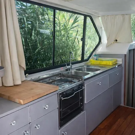 Bateau 6 Personnes Sans Permis Terrasse A Quai Ou Supplement Navigation *